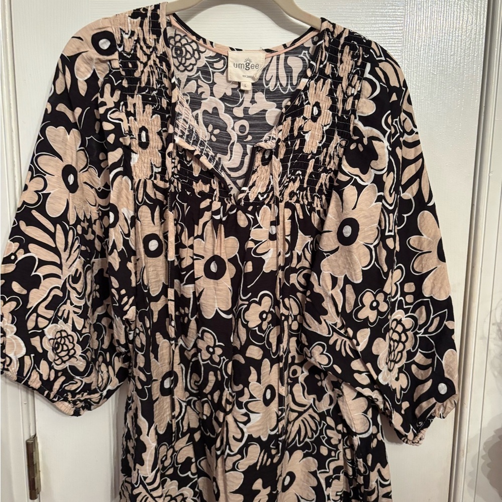 Umgee Black and Beige Floral Top